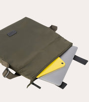 Fold Messenger Bag Verde militare, in uso