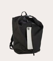 Carry Backpack Nero, in uso