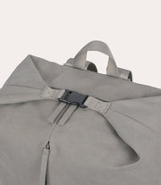 Carry Backpack Grigio, in uso