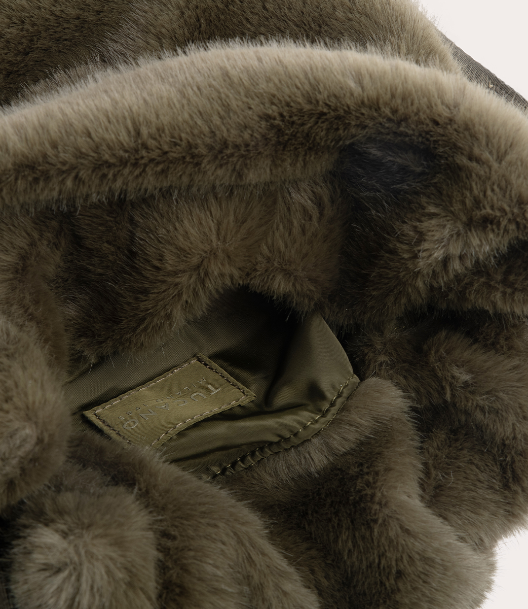 Nina Fur Backpack Verde militare, vista laterale