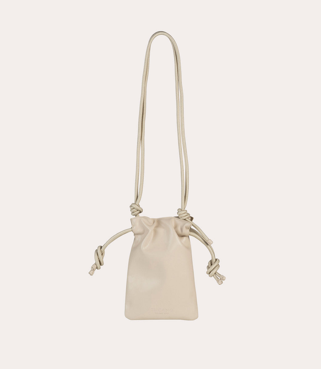Nina Beige, vista frontale