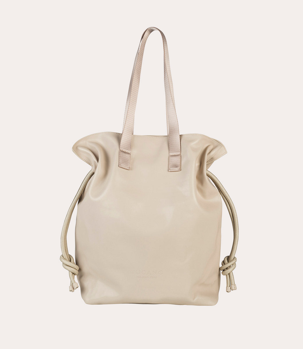 Nina Beige, vista frontale