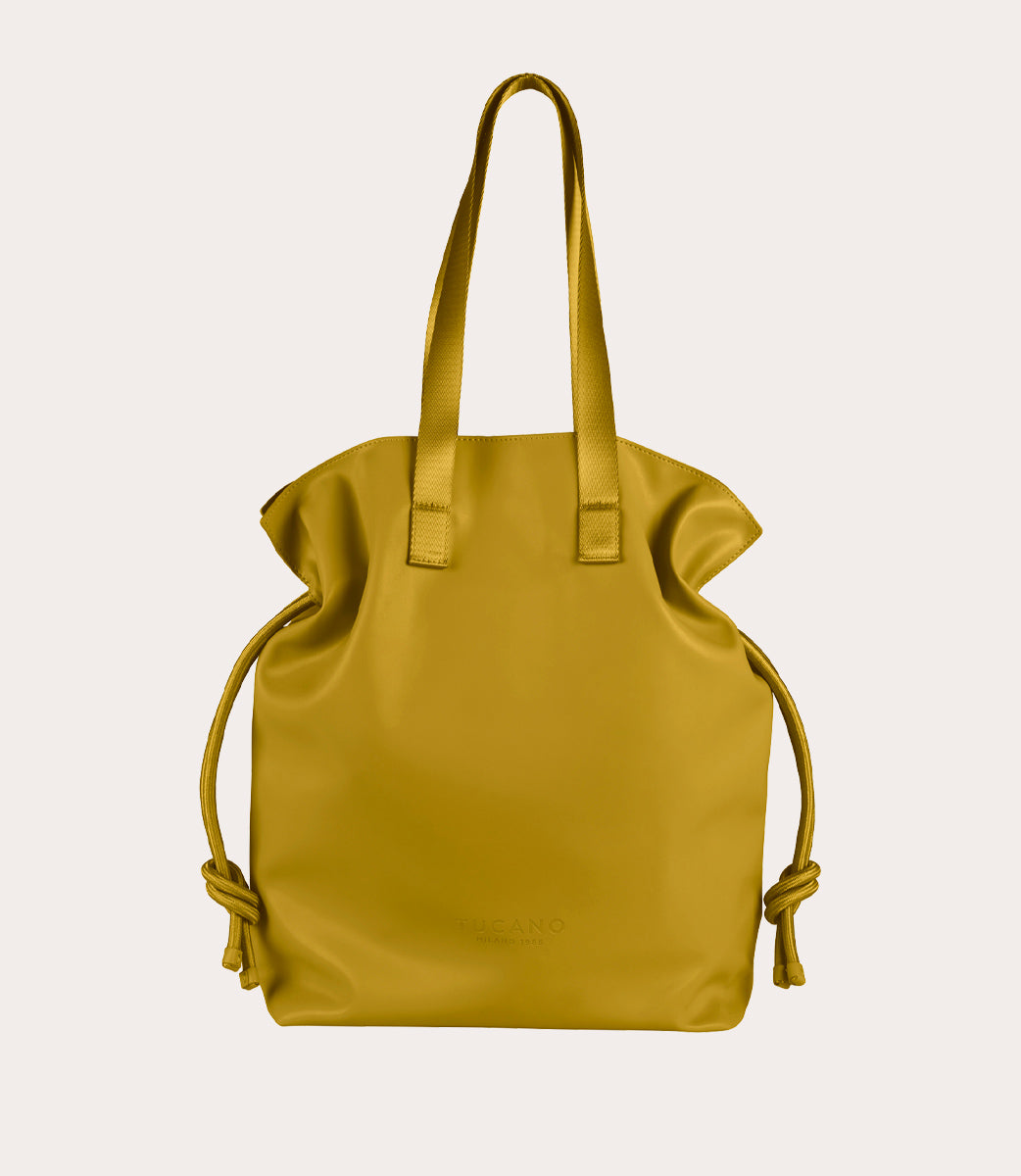 Nina Giallo, vista frontale