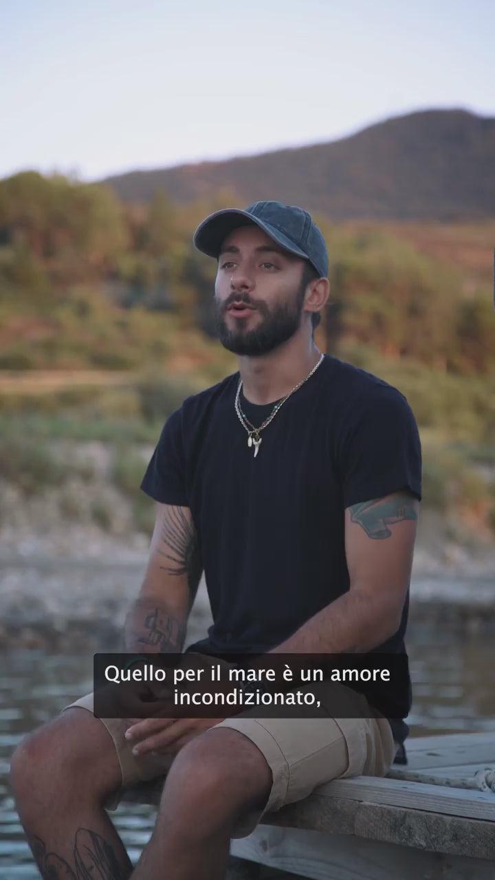 Carica il video: 